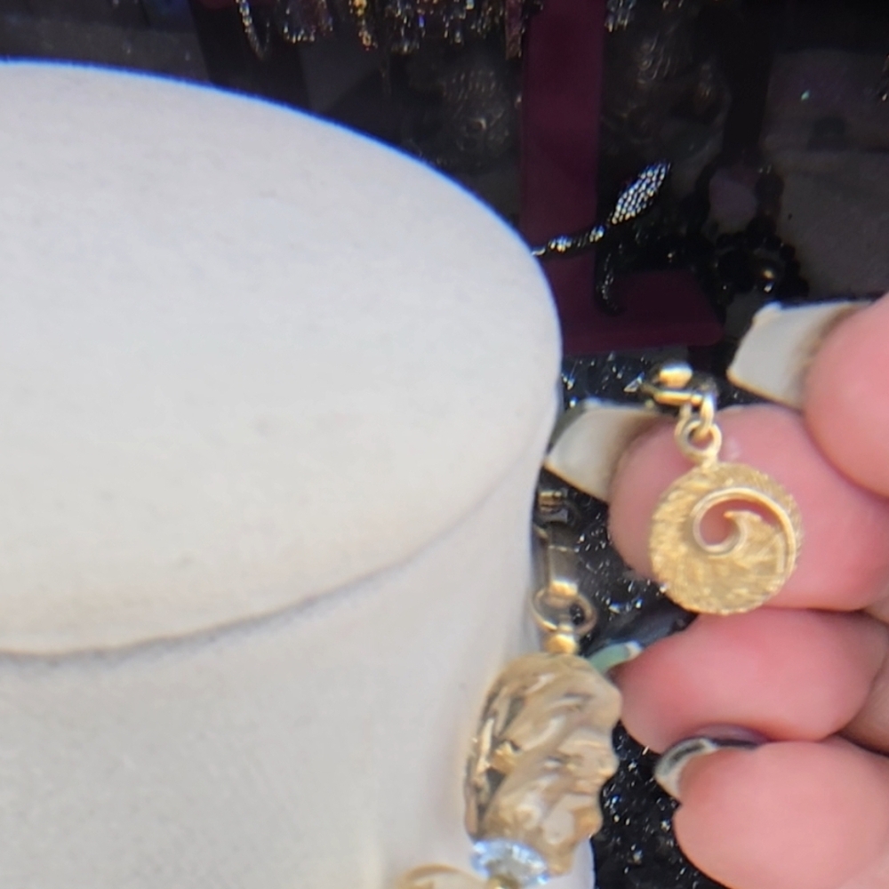 Elegant Vintage Lisner Gold Spiral and Genuine Carved Citrine Gemstone Necklace - Picture 10 of 11
